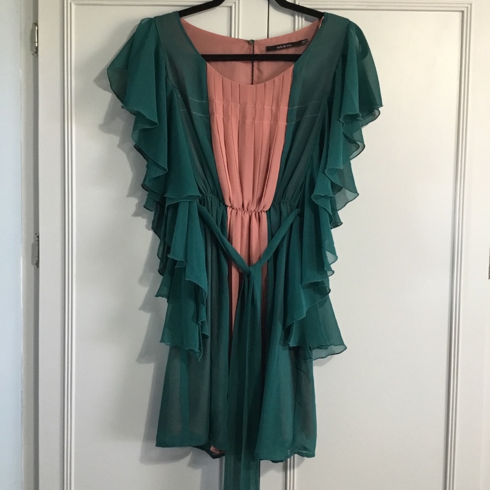 ARK & CO Two Tone Flutter Sleeve Mini Dress size M